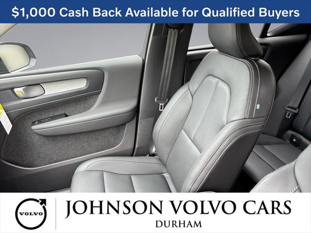 2026 Volvo XC40 Core, B5 AWD Gas (mild hybrid), Dark