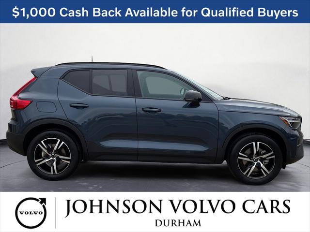 2026 Volvo XC40 Core, B5 AWD Gas (mild hybrid), Dark