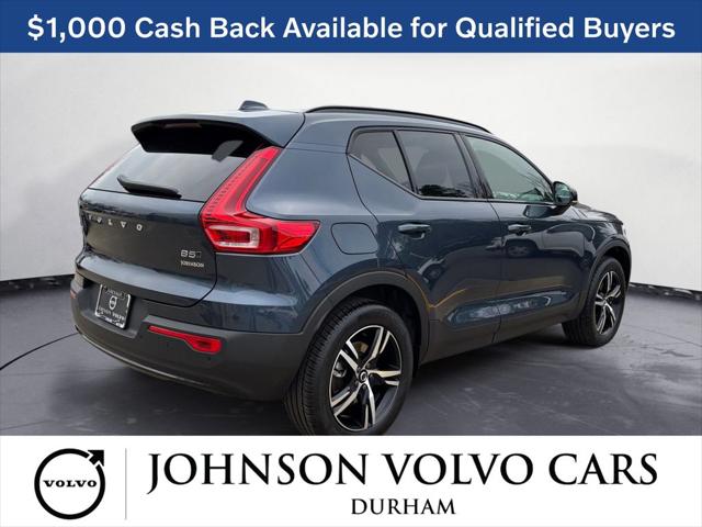 2026 Volvo XC40 Core, B5 AWD Gas (mild hybrid), Dark