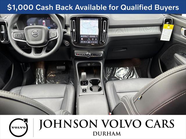 2026 Volvo XC40 Core, B5 AWD Gas (mild hybrid), Dark