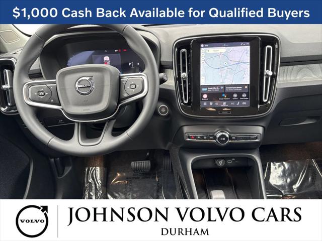 2026 Volvo XC40 Core, B5 AWD Gas (mild hybrid), Dark