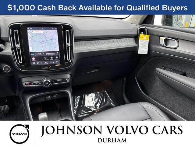 2026 Volvo XC40 Core, B5 AWD Gas (mild hybrid), Dark