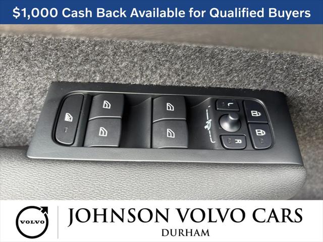 2026 Volvo XC40 Core, B5 AWD Gas (mild hybrid), Dark