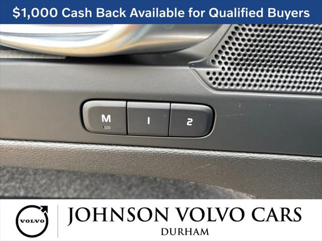 2026 Volvo XC40 Core, B5 AWD Gas (mild hybrid), Dark