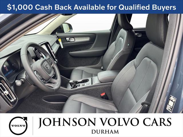 2026 Volvo XC40 Core, B5 AWD Gas (mild hybrid), Dark