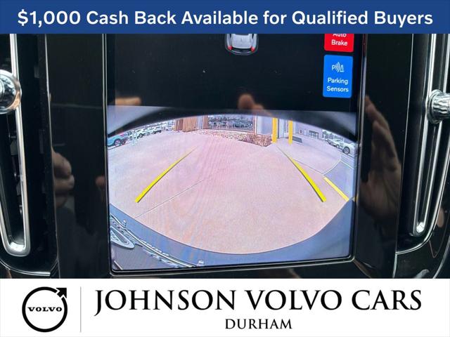 2026 Volvo XC40 Core, B5 AWD Gas (mild hybrid), Dark
