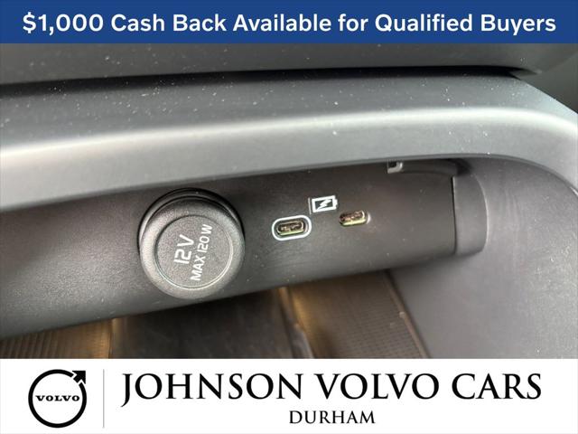 2026 Volvo XC40 Core, B5 AWD Gas (mild hybrid), Dark
