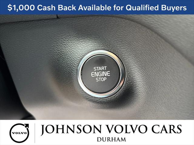 2026 Volvo XC40 Core, B5 AWD Gas (mild hybrid), Dark