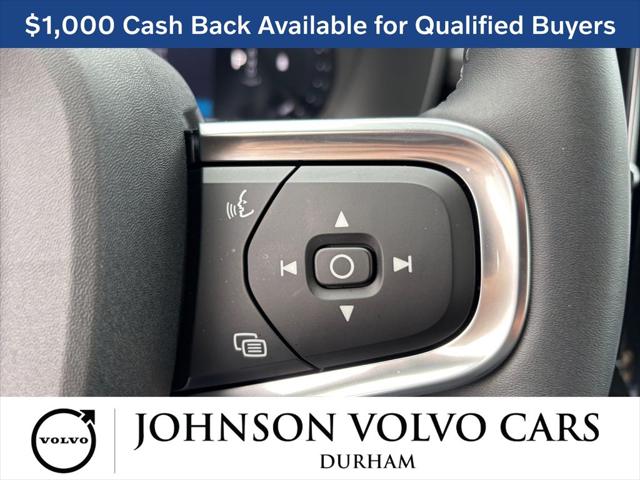 2026 Volvo XC40 Core, B5 AWD Gas (mild hybrid), Dark