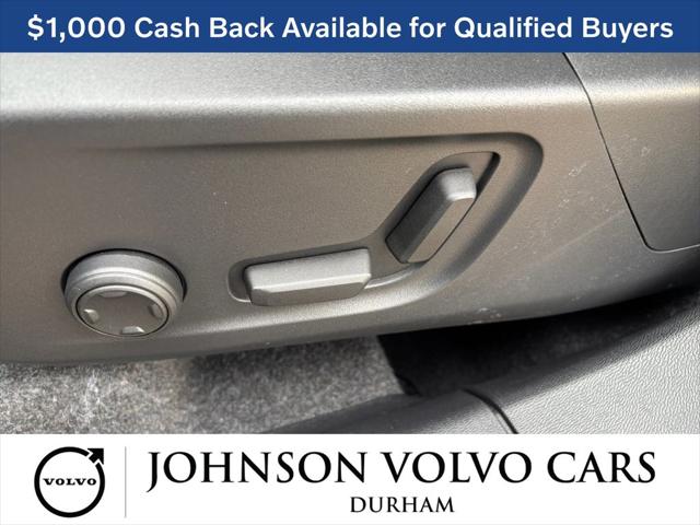 2026 Volvo XC40 Core, B5 AWD Gas (mild hybrid), Dark