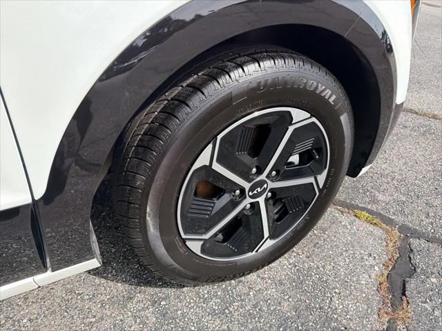 2023 Kia Niro SX