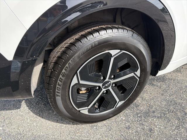 2023 Kia Niro SX