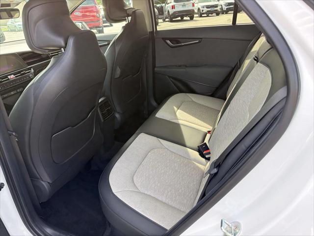 2023 Kia Niro SX
