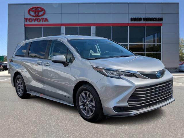 2021 Toyota Sienna LE 2021 Toyota Sienna LE