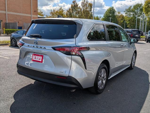 2021 Toyota Sienna LE 2021 Toyota Sienna LE