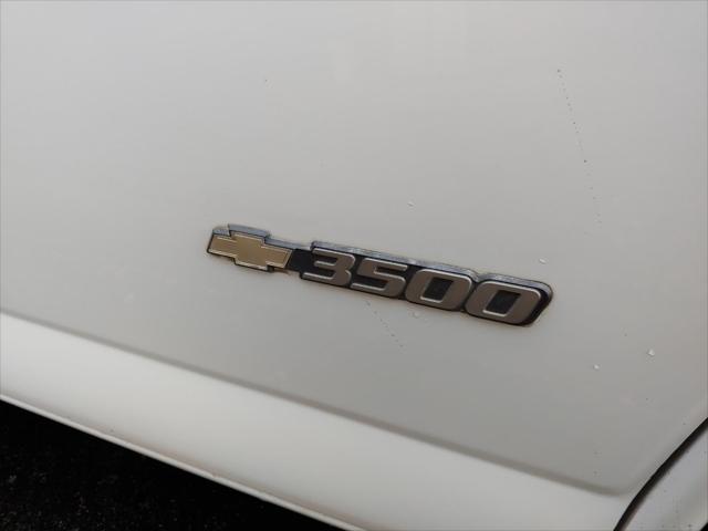 2005 Chevrolet Express Base