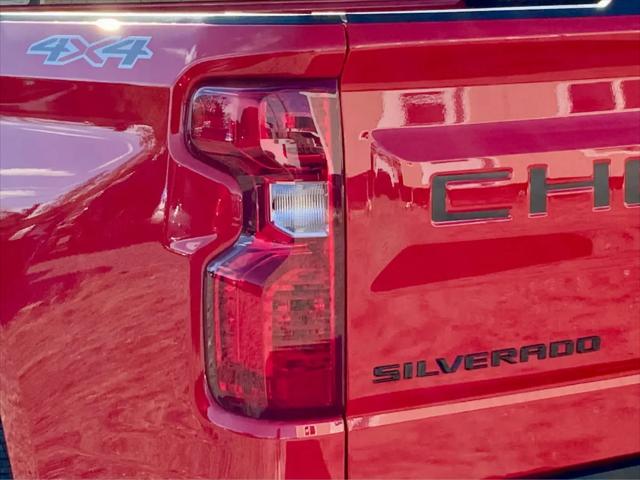2026 Chevrolet Silverado 1500 4WD Crew Cab Short Bed Custom