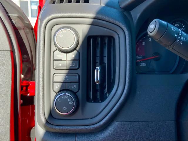 2026 Chevrolet Silverado 1500 4WD Crew Cab Short Bed Custom