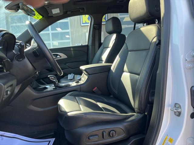 2022 Chevrolet Traverse AWD LT Leather