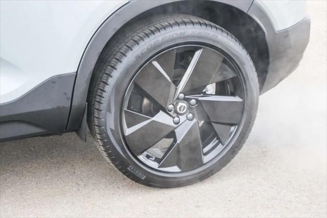 2026 Volvo XC40 Black Edition Ultra, B5 AWD Gas (mild hybrid)