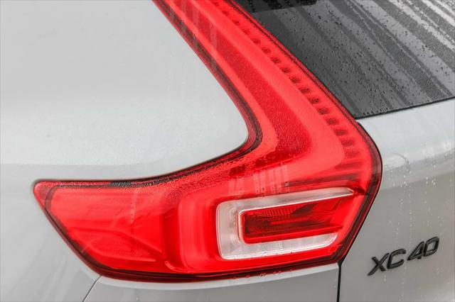 2026 Volvo XC40 Black Edition Ultra, B5 AWD Gas (mild hybrid)