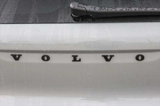 2026 Volvo XC40 Black Edition Ultra, B5 AWD Gas (mild hybrid)