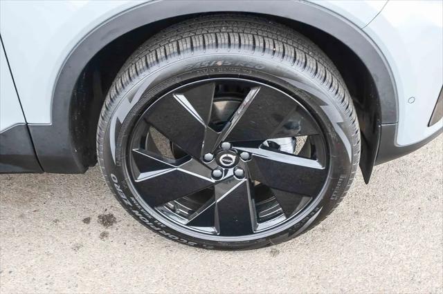 2026 Volvo XC40 Black Edition Ultra, B5 AWD Gas (mild hybrid)