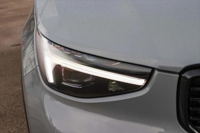 2026 Volvo XC40 Black Edition Ultra, B5 AWD Gas (mild hybrid)
