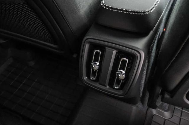 2026 Volvo XC40 Black Edition Ultra, B5 AWD Gas (mild hybrid)
