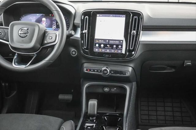 2026 Volvo XC40 Black Edition Ultra, B5 AWD Gas (mild hybrid)