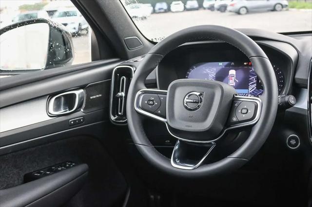 2026 Volvo XC40 Black Edition Ultra, B5 AWD Gas (mild hybrid)