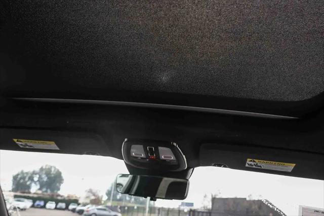 2026 Volvo XC40 Black Edition Ultra, B5 AWD Gas (mild hybrid)