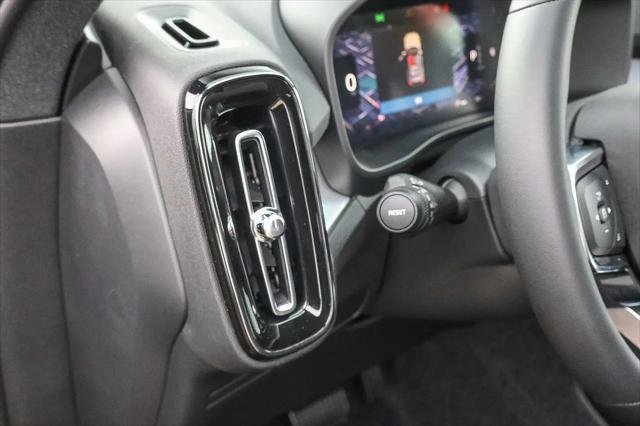 2026 Volvo XC40 Black Edition Ultra, B5 AWD Gas (mild hybrid)