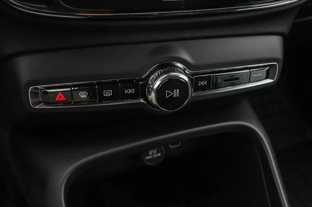 2026 Volvo XC40 Black Edition Ultra, B5 AWD Gas (mild hybrid)