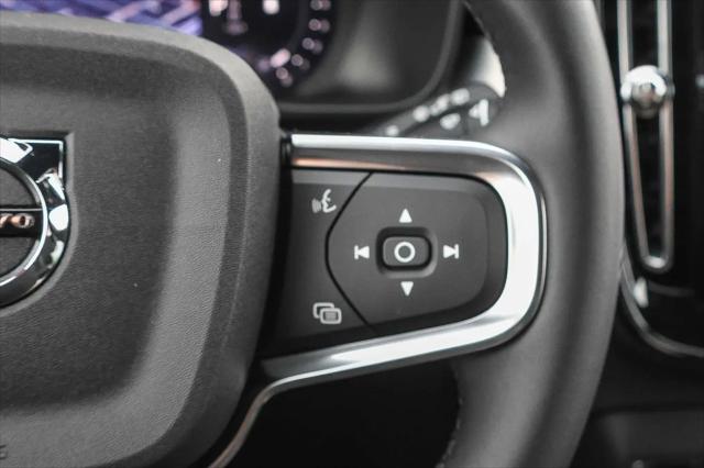 2026 Volvo XC40 Black Edition Ultra, B5 AWD Gas (mild hybrid)