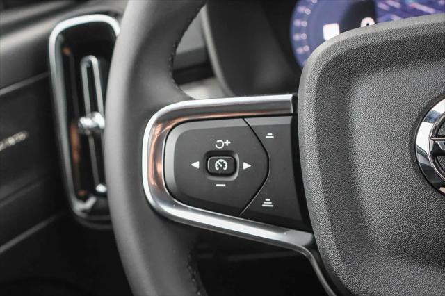 2026 Volvo XC40 Black Edition Ultra, B5 AWD Gas (mild hybrid)