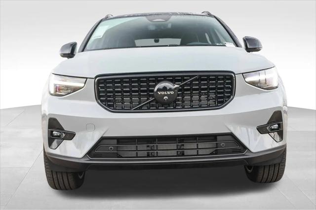 2026 Volvo XC40 Black Edition Ultra, B5 AWD Gas (mild hybrid)