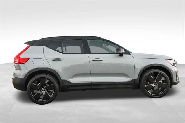 2026 Volvo XC40 Black Edition Ultra, B5 AWD Gas (mild hybrid)