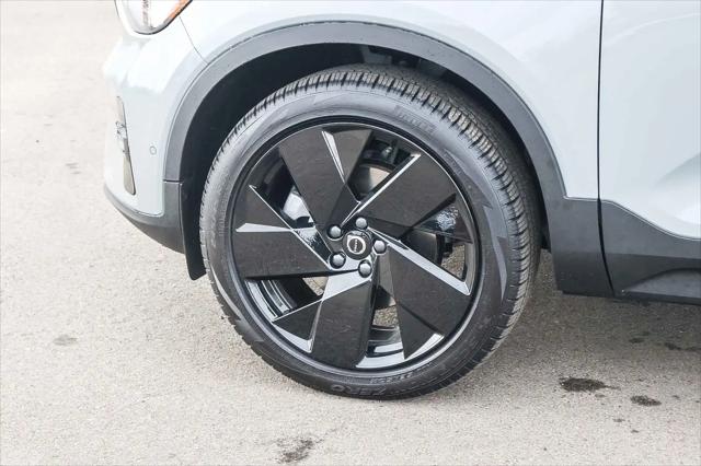 2026 Volvo XC40 Black Edition Ultra, B5 AWD Gas (mild hybrid)