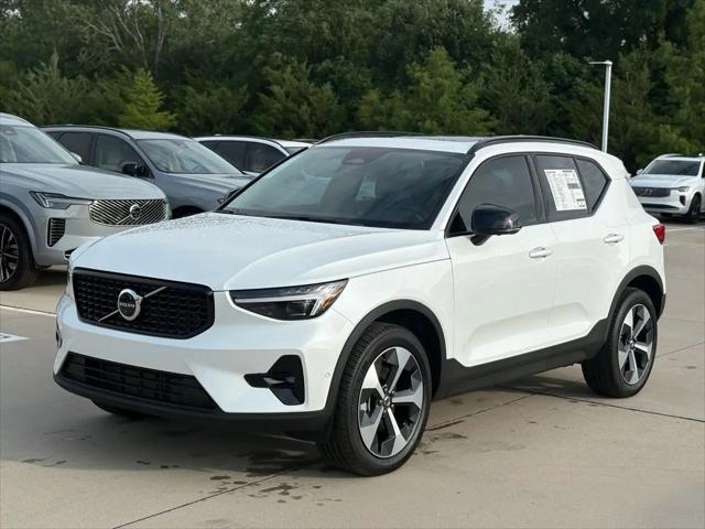 2026 Volvo XC40 Plus, B5 AWD Gas (mild hybrid), Dark