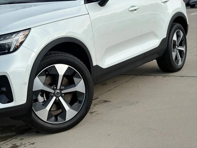 2026 Volvo XC40 Plus, B5 AWD Gas (mild hybrid), Dark