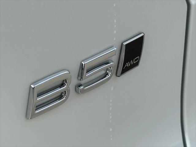 2026 Volvo XC40 Plus, B5 AWD Gas (mild hybrid), Dark