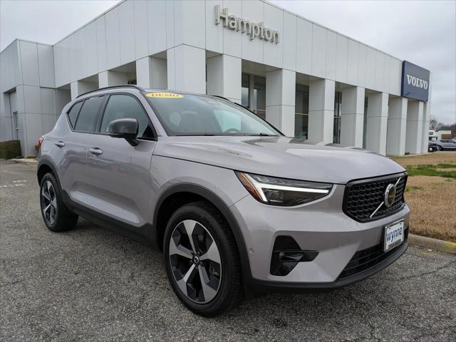 2026 Volvo XC40 Plus, B5 AWD Gas mild hybrid, Dark