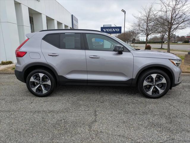 2026 Volvo XC40 Plus, B5 AWD Gas mild hybrid, Dark