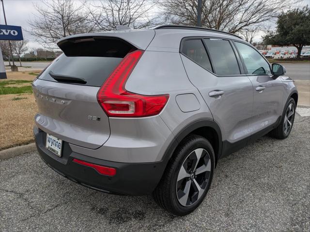 2026 Volvo XC40 Plus, B5 AWD Gas mild hybrid, Dark
