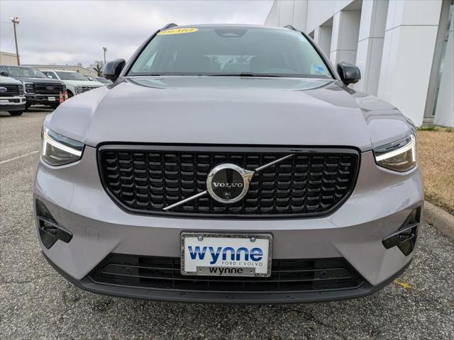 2026 Volvo XC40 Plus, B5 AWD Gas mild hybrid, Dark