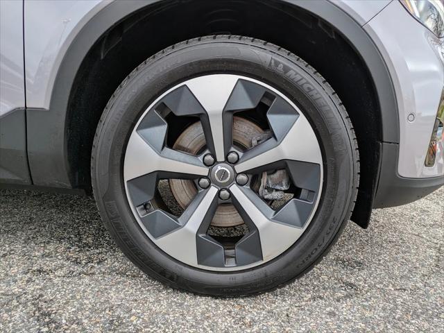 2026 Volvo XC40 Plus, B5 AWD Gas mild hybrid, Dark
