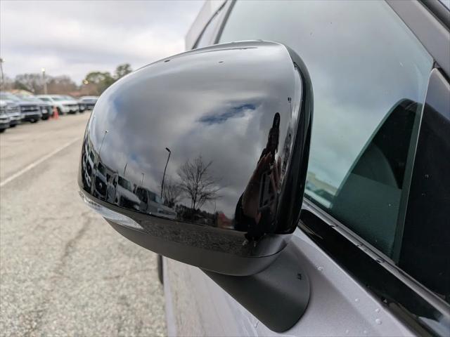 2026 Volvo XC40 Plus, B5 AWD Gas mild hybrid, Dark