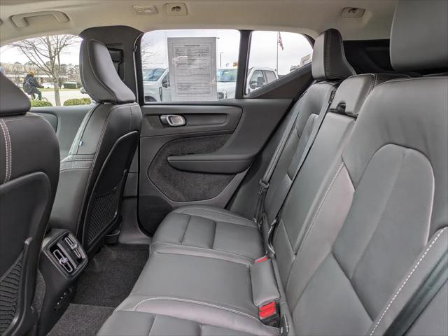 2026 Volvo XC40 Plus, B5 AWD Gas mild hybrid, Dark