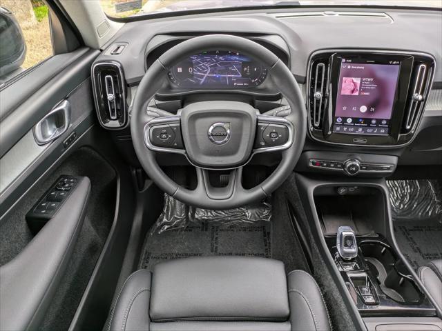 2026 Volvo XC40 Plus, B5 AWD Gas mild hybrid, Dark
